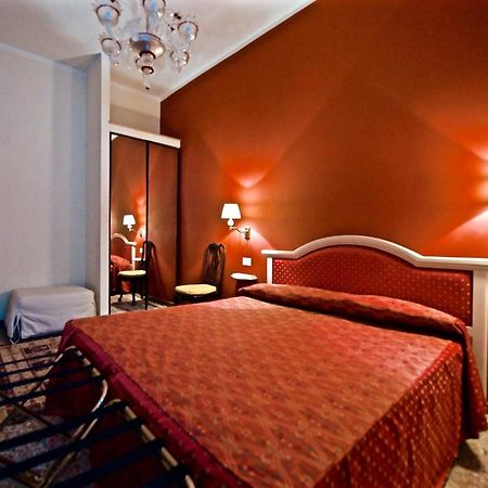 Chandeliers Apartment Venesia Bagian luar foto