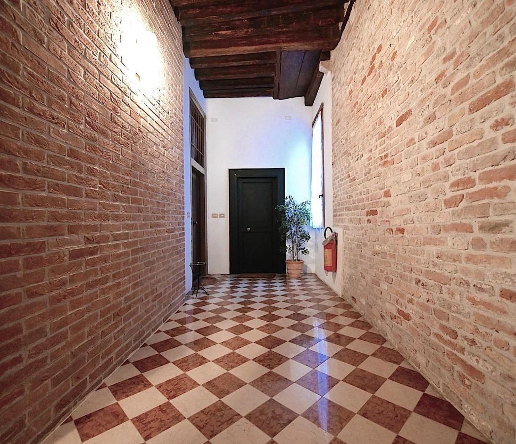 Chandeliers Apartment Venesia Bagian luar foto