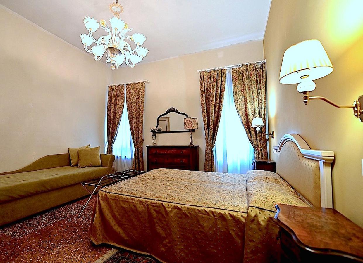 Chandeliers Apartment Venesia Bagian luar foto