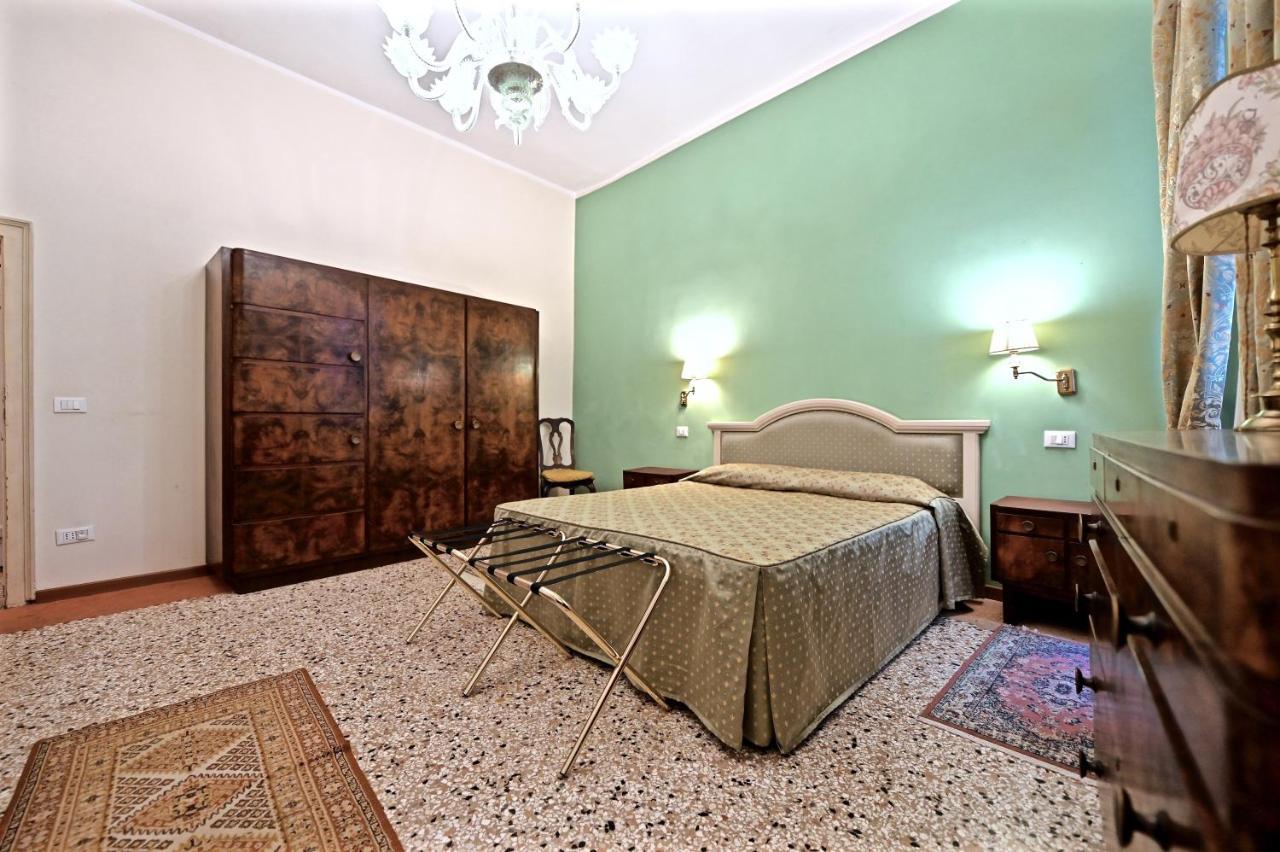 Chandeliers Apartment Venesia Bagian luar foto