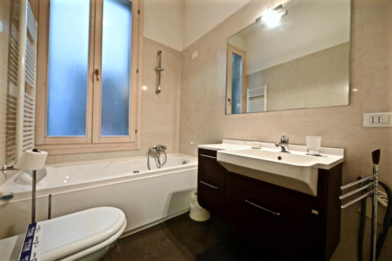 Chandeliers Apartment Venesia Bagian luar foto